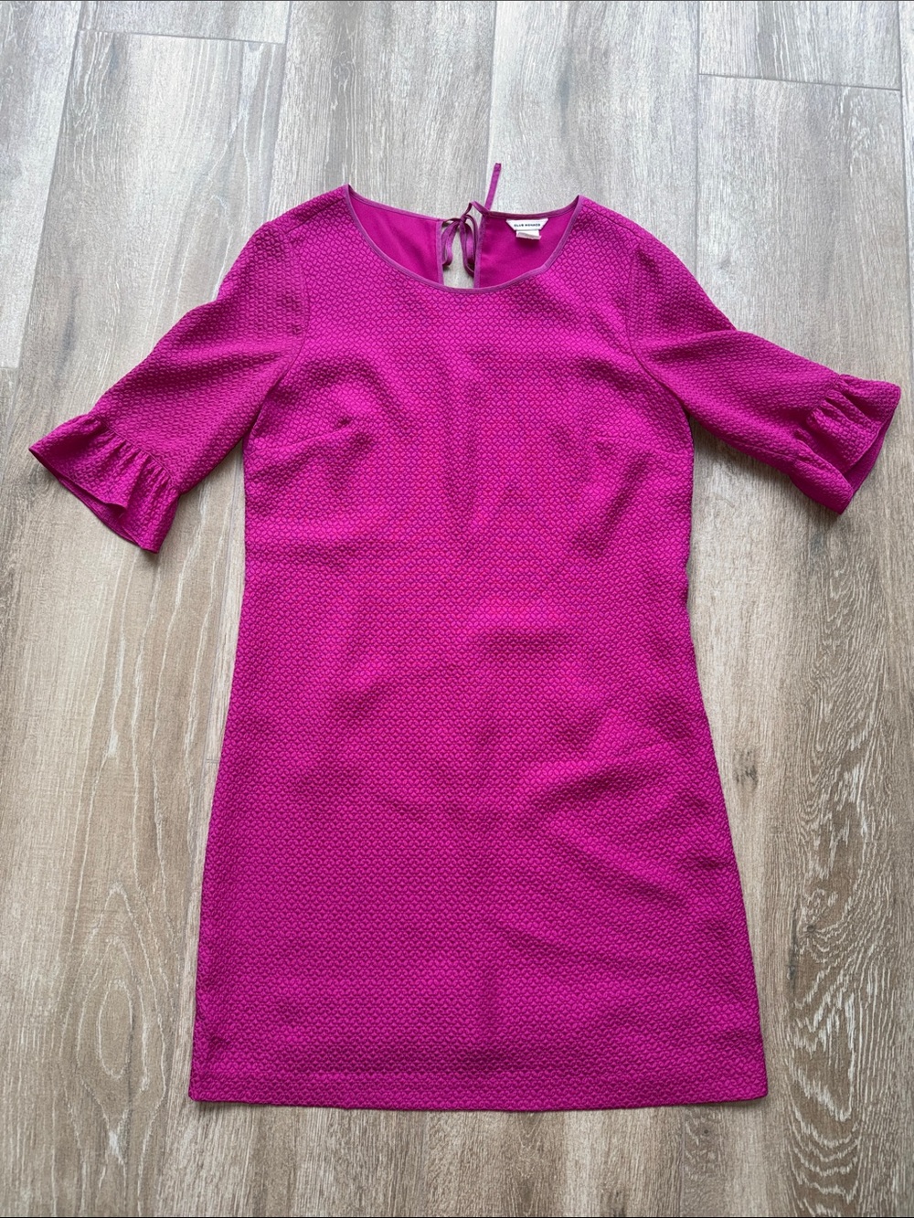 Club Monaco Women’s Fuchsia Textured Shift Dress with Ruffle Sleeves - Size 6